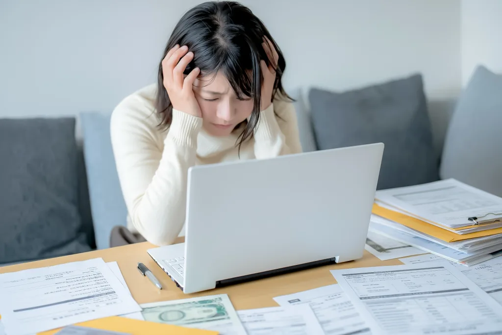 情報が分散したオンラインスクール運営のイメージ図